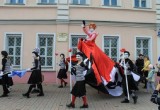 В Череповце в День России проходит фестиваль уличных театров