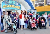 Особенных детей и призеров областных олимпиад наградили походом в дельфинарий в Вологде