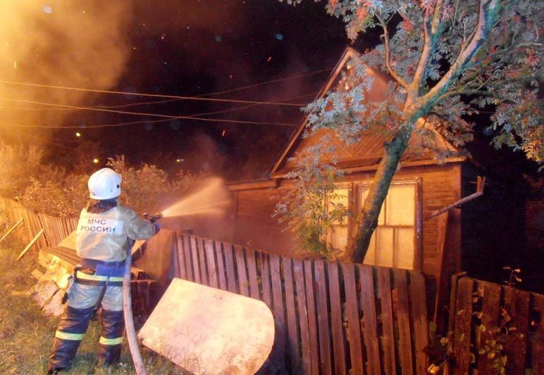 В Череповце сгорели дачные строения на один миллион рублей (ФОТО)