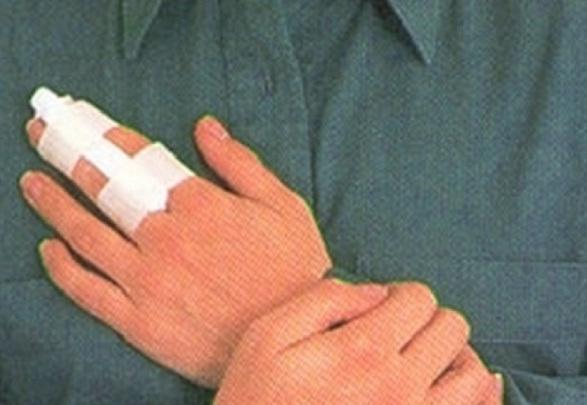 В Вытегре пьяная девушка сломала палец женщине-полицейскому