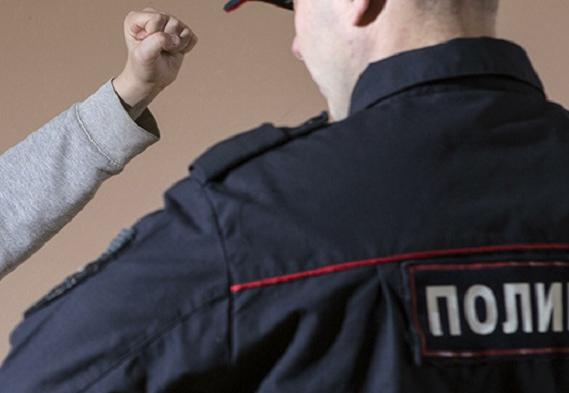 В Вологде пьяный пешеход боднул полицейского в лицо