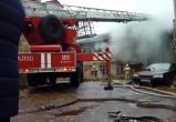 В Вологде днем загорелся двухэтажный расселённый дом (ФОТО)