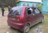 Житель Никольского района изрубил топором машину директора школы и напугал детей