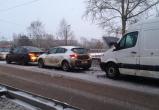 Петербуржец на микроавтобусе устроил тройную аварию в Вологде