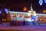 На площади Революции в Вологде установили сани Деда Мороза