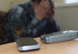 Сотрудник колонии в Вологодской области передавал заключенным мобильные телефоны
