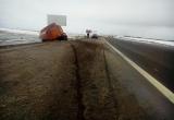 Неизвестный водитель погиб в аварии с тягачом на трассе под Вологдой (ФОТО)
