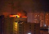 Недостроенная девятиэтажка загорелась вечером в Череповце