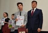 Мэр города наградил победителей конкурса «Новогодняя открытка» (ФОТО)