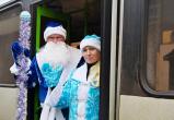 В автобусы Вологды пришли с подарками Дед Мороз и Снегурочка (ФОТО)