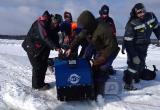 На Онежском озере спасли рыбака попавшего в ледяную трещину 