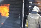 Вологодские огнеборцы спасли пенсионера из горящего дома 