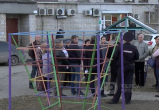 Вологжане решили установить шлагбаум во дворе дома на Ленинградской 85 (ВИДЕО)