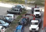 Автомобили из дворов на штрафстоянку эвакуировали сегодня приставы и сотрудники «Вологдагортеплосети»