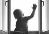 В Череповце четырехлетний ребенок мог выпасть из окна