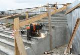 На Красном мосту завершились работы по бетонированию лестниц и установке аппарелей 
