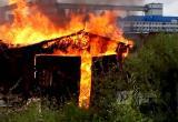 Из-за замкнувшей зарядки загорелся гараж в Вологде 