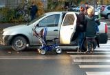 Мать и ребенок оказались под колесами иномарки в центре Вологды (ФОТО) 