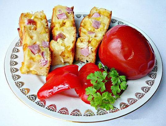 Радуем близких вкусняшкой: пирог с ветчиной и сыром на кефире