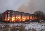Огромный склад со льном подожгли на Вологодчине (ФОТО) 