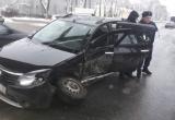 В Вологде водитель иномарки не уступил дорогу, за что и получил удар в бок
