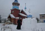 Заключенные построили собор из снега к Крещению (ФОТО)
