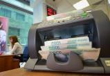 Предложение Центробанка переводить зарплаты россиян по номеру телефона поддержали больше 100 банков