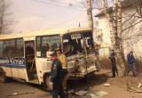 Внедорожник врезался в пассажирский автобус в Великом Устюге, есть пострадавшие
