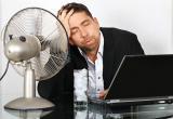 Ученые рассказали о пользе жары в офисе