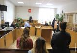 В Череповце идет суд над 46-летним слесарем за двойное убийство