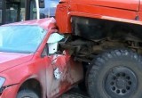 В сети появилось видео ДТП в Череповце с пожарной машиной