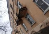 Балконы в доме на Предтеченской в Вологде угрожают прохожим