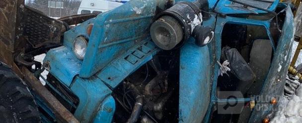 Автодуэль двух большегрузов в Вологодской области закончилась без жертв (ФО...
