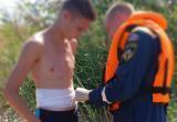 Спасатели в Вытегре оказали первую помощь раненому своим ножом 18-летнему юноше  