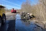 Многотонный автокран утонул в кювете на трассе в Вологодской области
