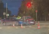 Три человека пострадали в столкновении иномарок на перекрестке улиц Герцена и Левичева