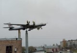  Первым делом самолеты: на крыше пекарни «Федотовского хлеба» установили модель самолета