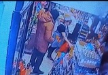 Дерзкий налет на магазин в Вологодской области попал на видео: преступник пока не найден
