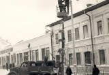 Старая Вологда. Замена светильников на ул. Мира с вышки. 1960 год