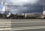 В Вологде большегруз снес пешеходный переход и съехал в кювет (ФОТО, ВИДЕО) 