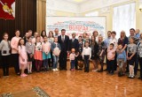 Десяти вологодским семьям Сергй Воропанов вручил жилищные сертификаты
