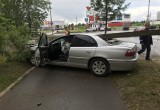 Бетонный столб едва не стал причиной гибели водителя в вологодском ДТП (ФОТО) 