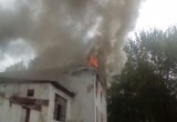 Старейший завод в эти минуты горит на Вологодчине (ФОТО)