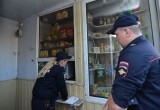 Активисты народного контроля выявили ларек, где продавали алкоголь в День молодежи (ФОТО)
