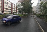 Водитель, устроивший ДТП в одном из дворов Череповца, доставлен в больницу с сотрясением мозга (ФОТО)
