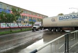 Фура снесла фургон на улице Клубова в Вологде (ФОТО) 