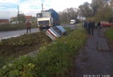 ВАЗ 2115 "прилег" в овраг на улице Мудрова в Вологде (ФОТО) 