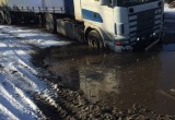 Лужа на улице Гагарина в Вологде потопила грузовую фуру (ФОТО) 