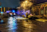 В Вологде дотла сгорела иномарка, хозяин которой так и не нашелся (ФОТО)