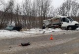 Страшная лобовая авария на трассе под Череповцом: Две машины в кювете (ФОТО)